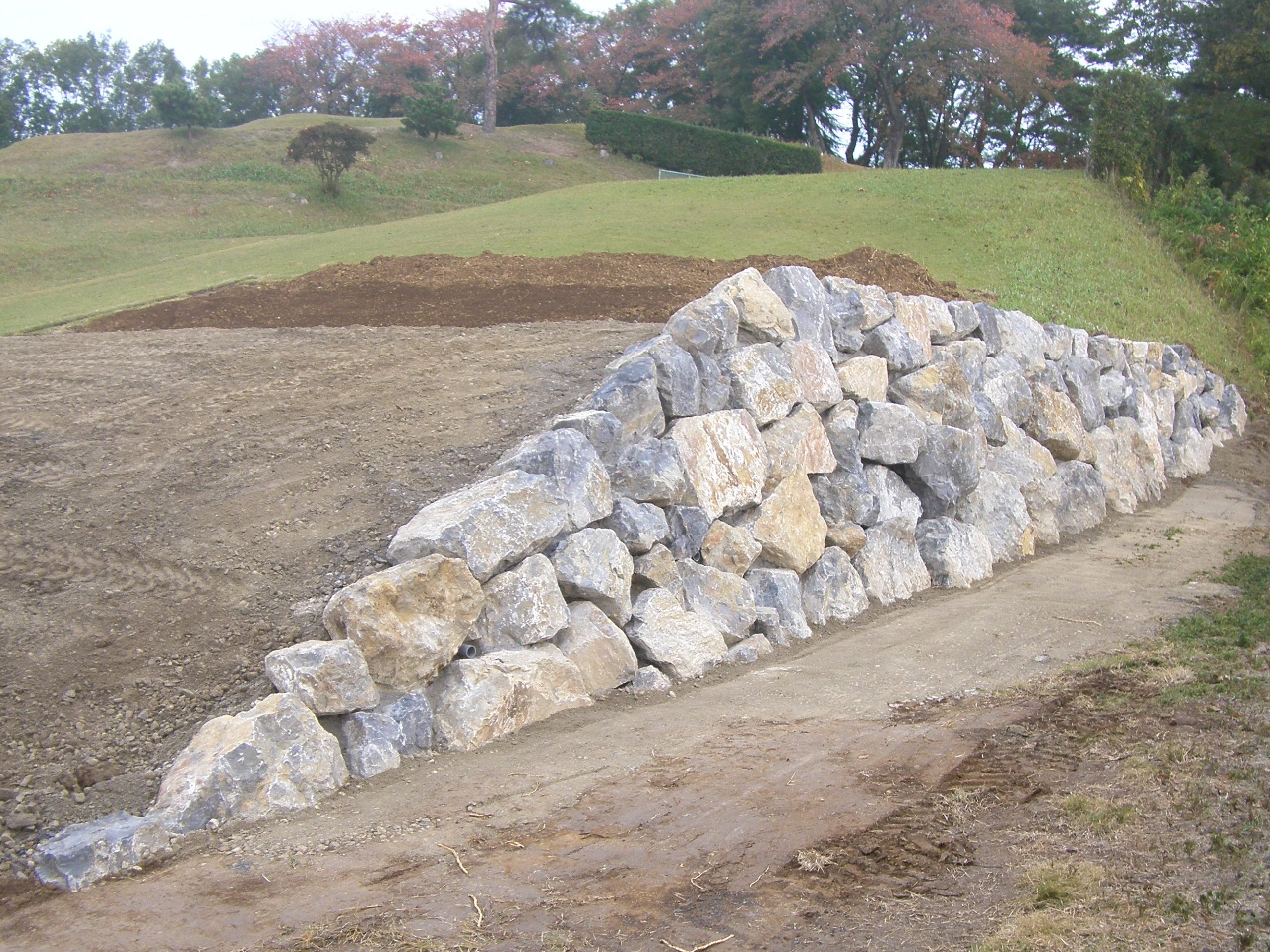 ゴルフ場ティーグランド石積土留工事